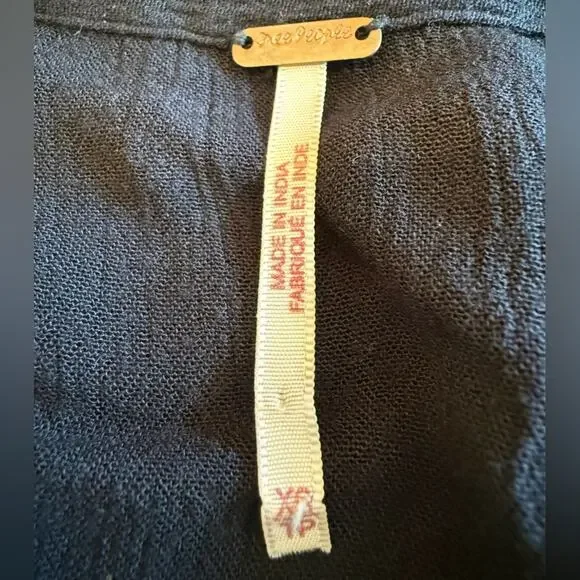 Free People Women’s Black Button Down Longsleeve Top Size XS Oversized Layer - Picture 4 of 9